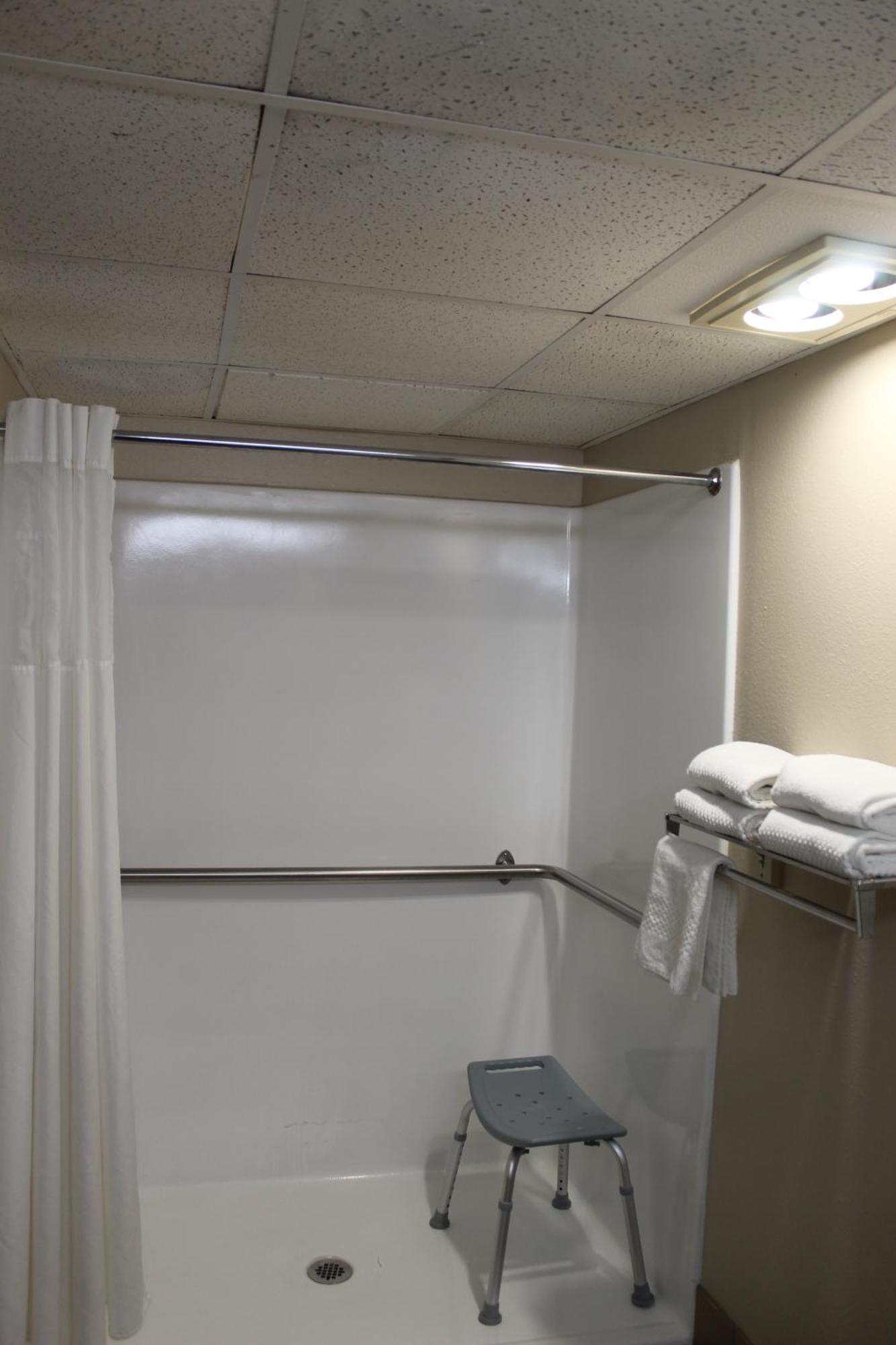 Queen Room - Accessible/Nonsmoking