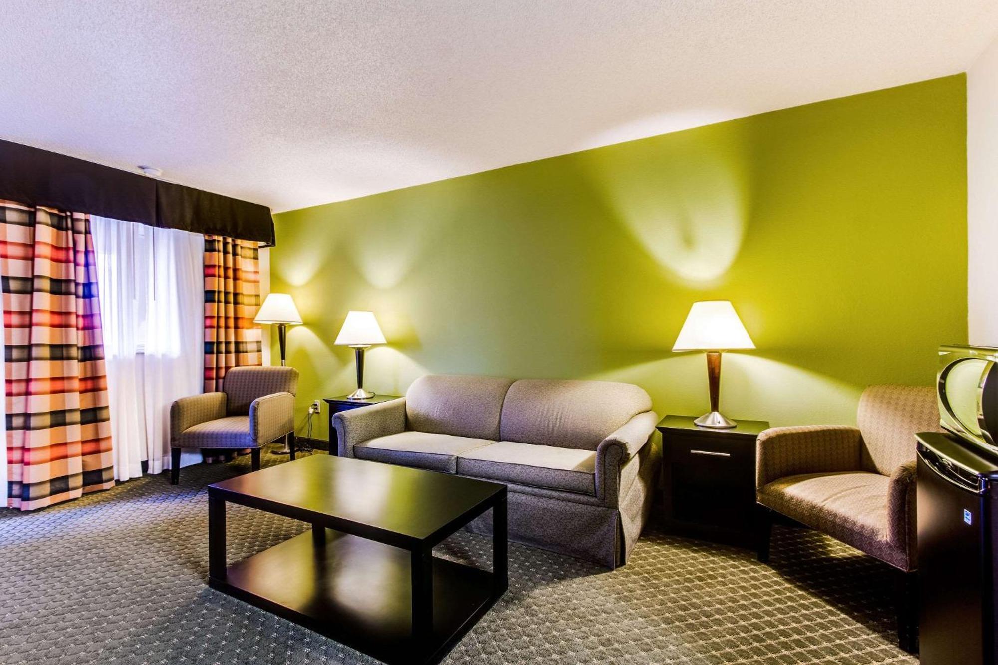 Suite with Two Double Beds- Non- Smoking